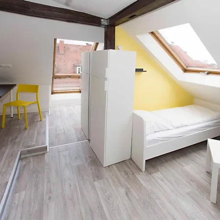 Zentral Gelegene Monteur-dg-wohnung شقة *