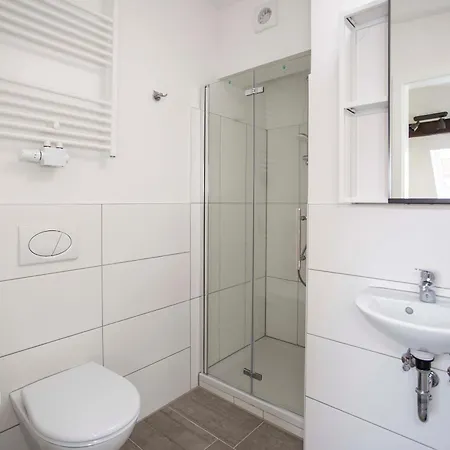 Zentral Gelegene Monteur-dg-wohnung شقة