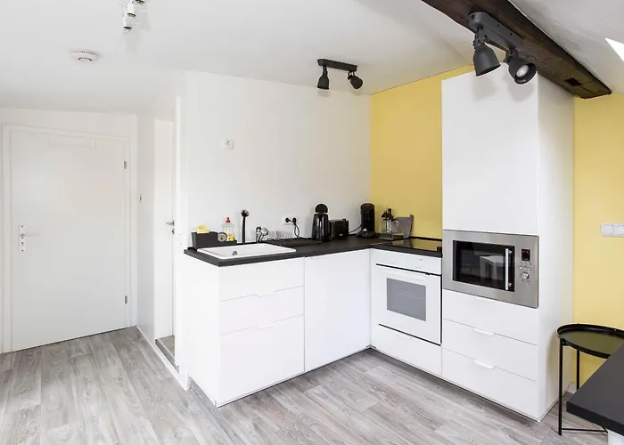 Zentral Gelegene Monteur-dg-wohnung * Nürnberg